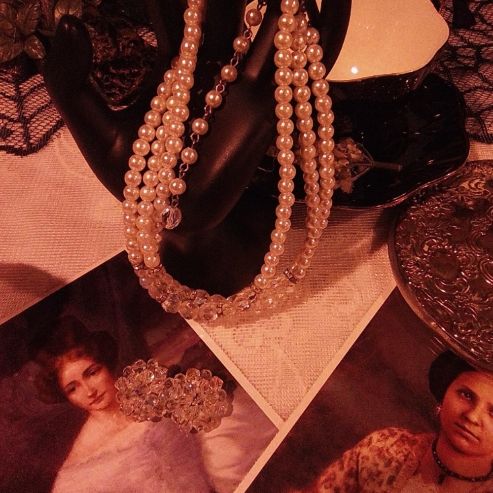 Elegant Pearl and Crystal Necklace Set 1950s - Picture 4 of 4